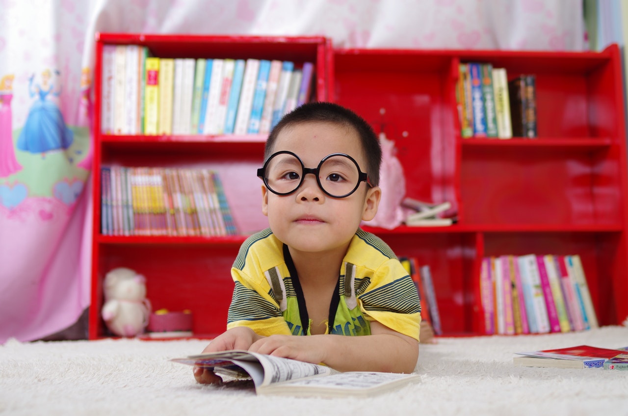 Come arredare la stanza dei bambini con i cubi